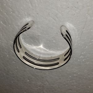 Sarah Coventry Silver-Toned Vintage bangle